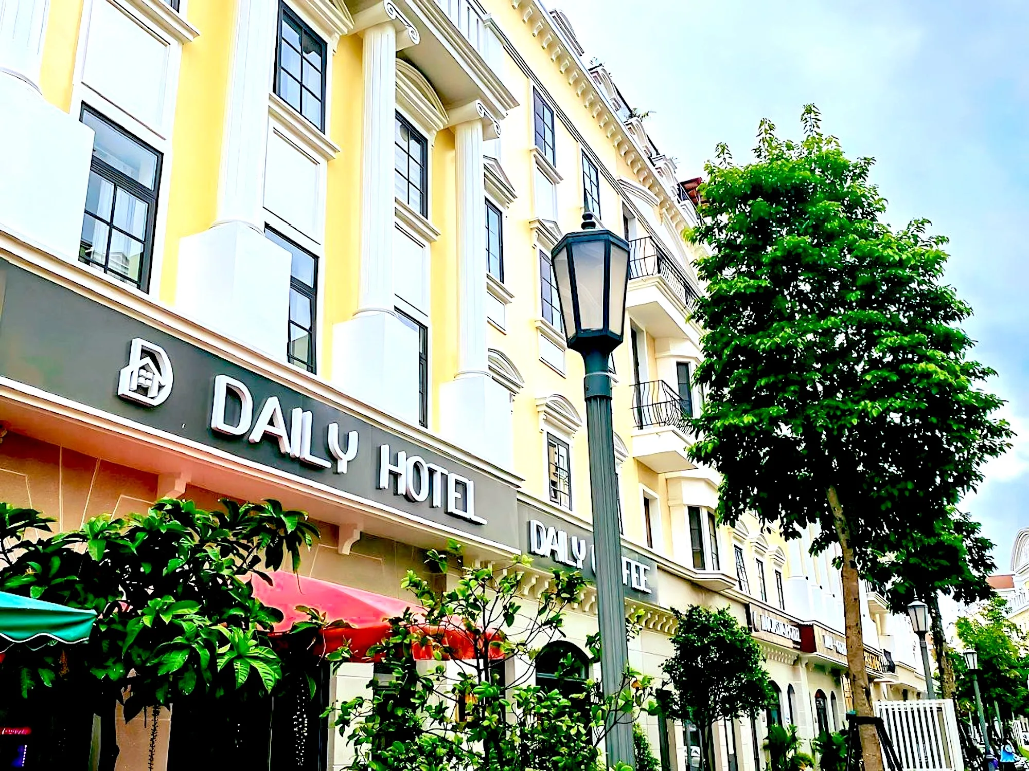Top 5 Budget Hotels in Halong for Indian Travelers on a One-Day Trip 13 Daily Hotel Halong facade