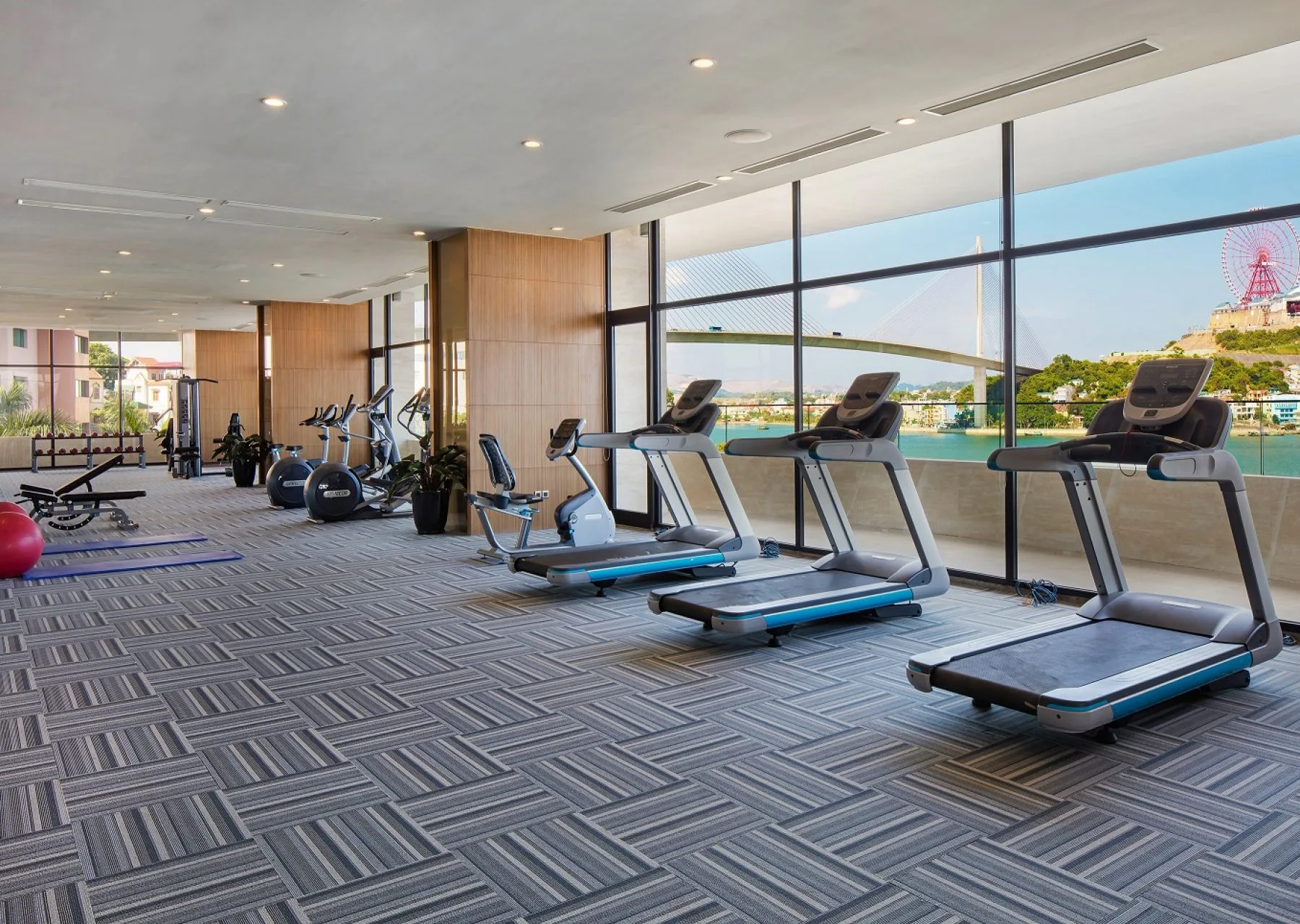Wyndham Legend Halong gym room