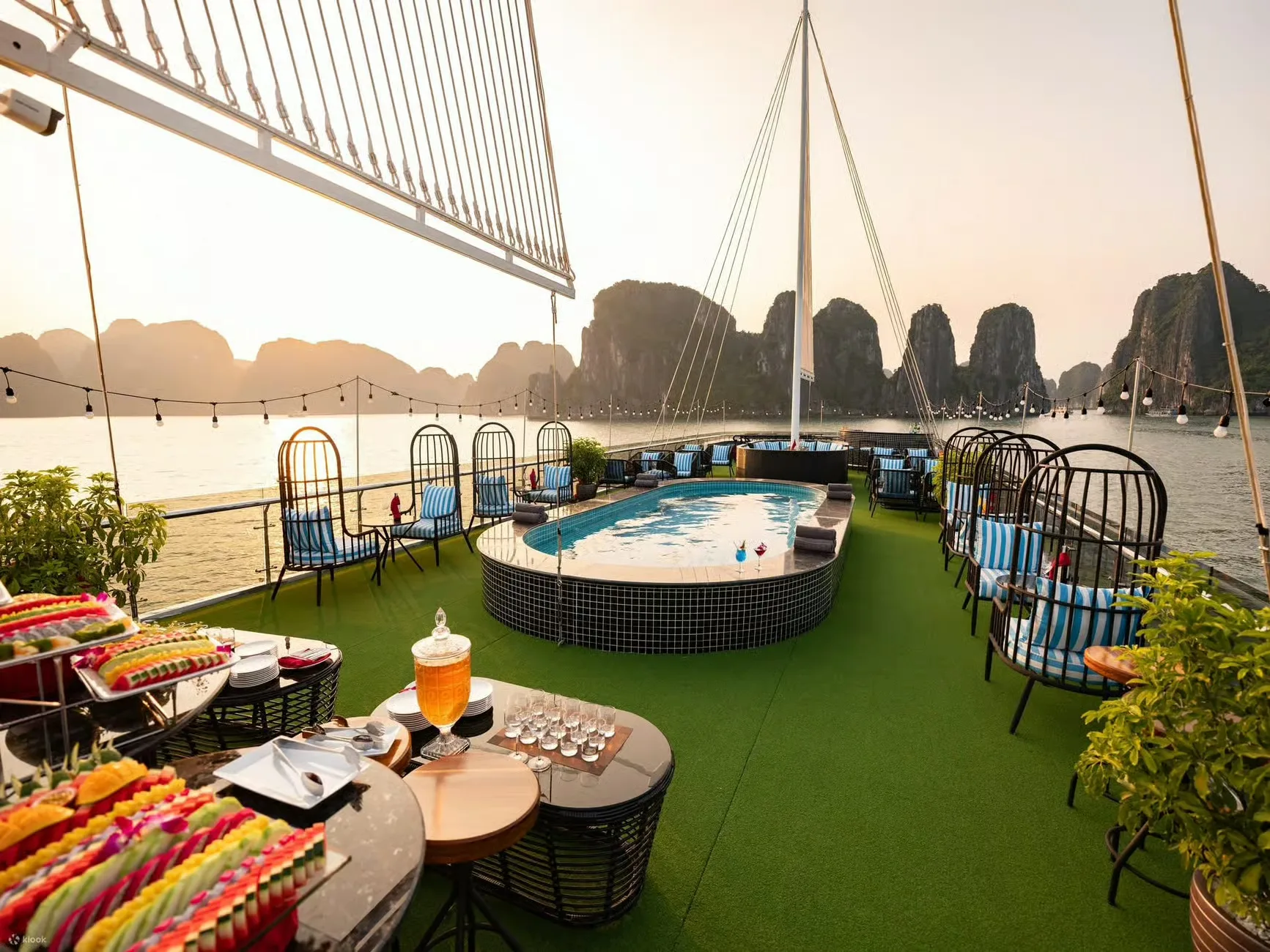 Halong bay Amethyst Day Cruise deck