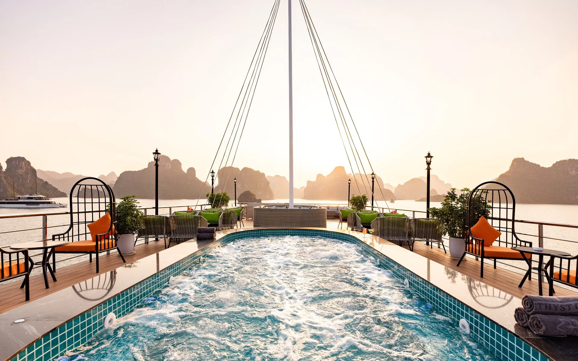 Halong bay Amethyst Day Cruise pool