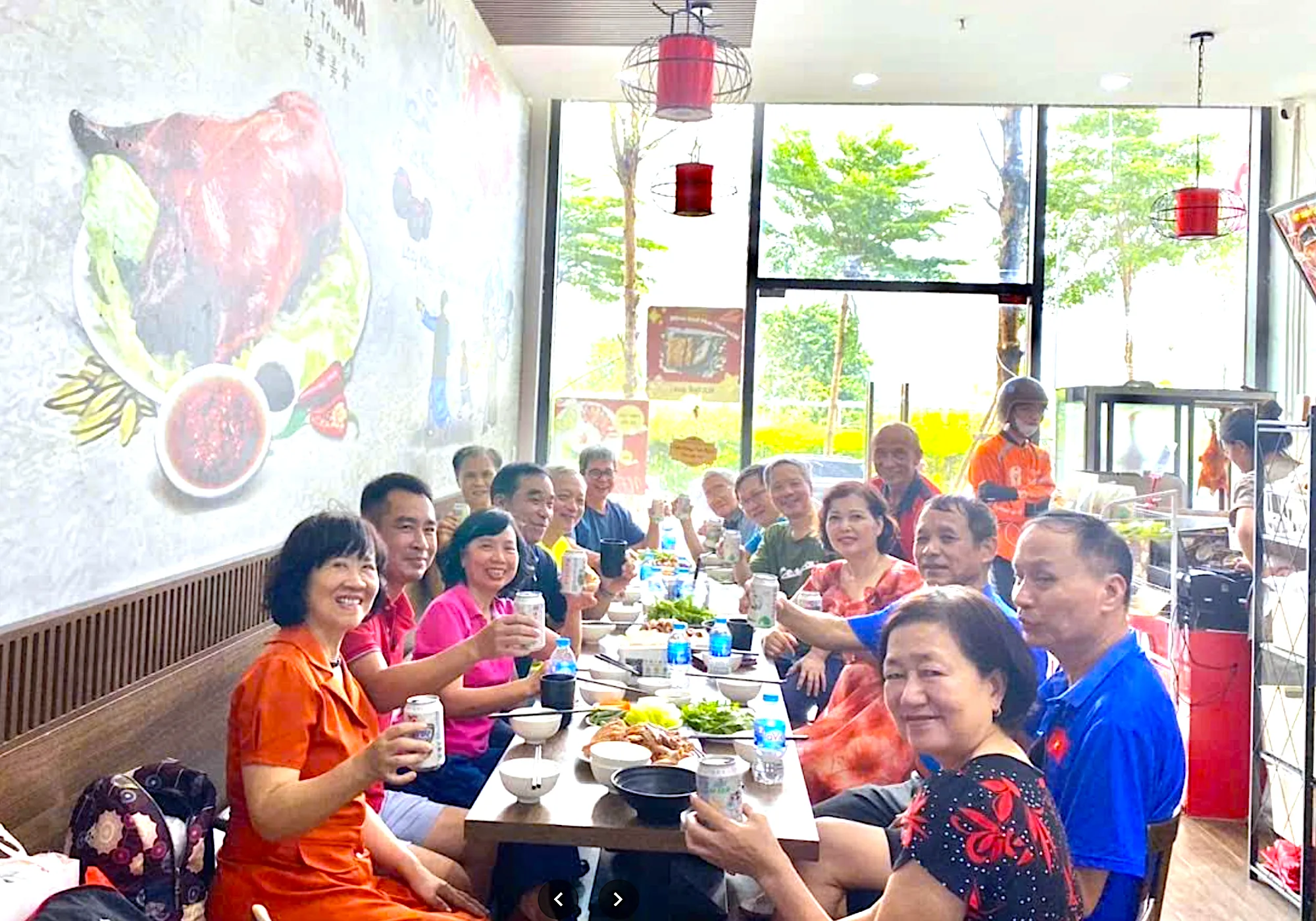 Khách hàng tại Vịt Quay Quảng Đông