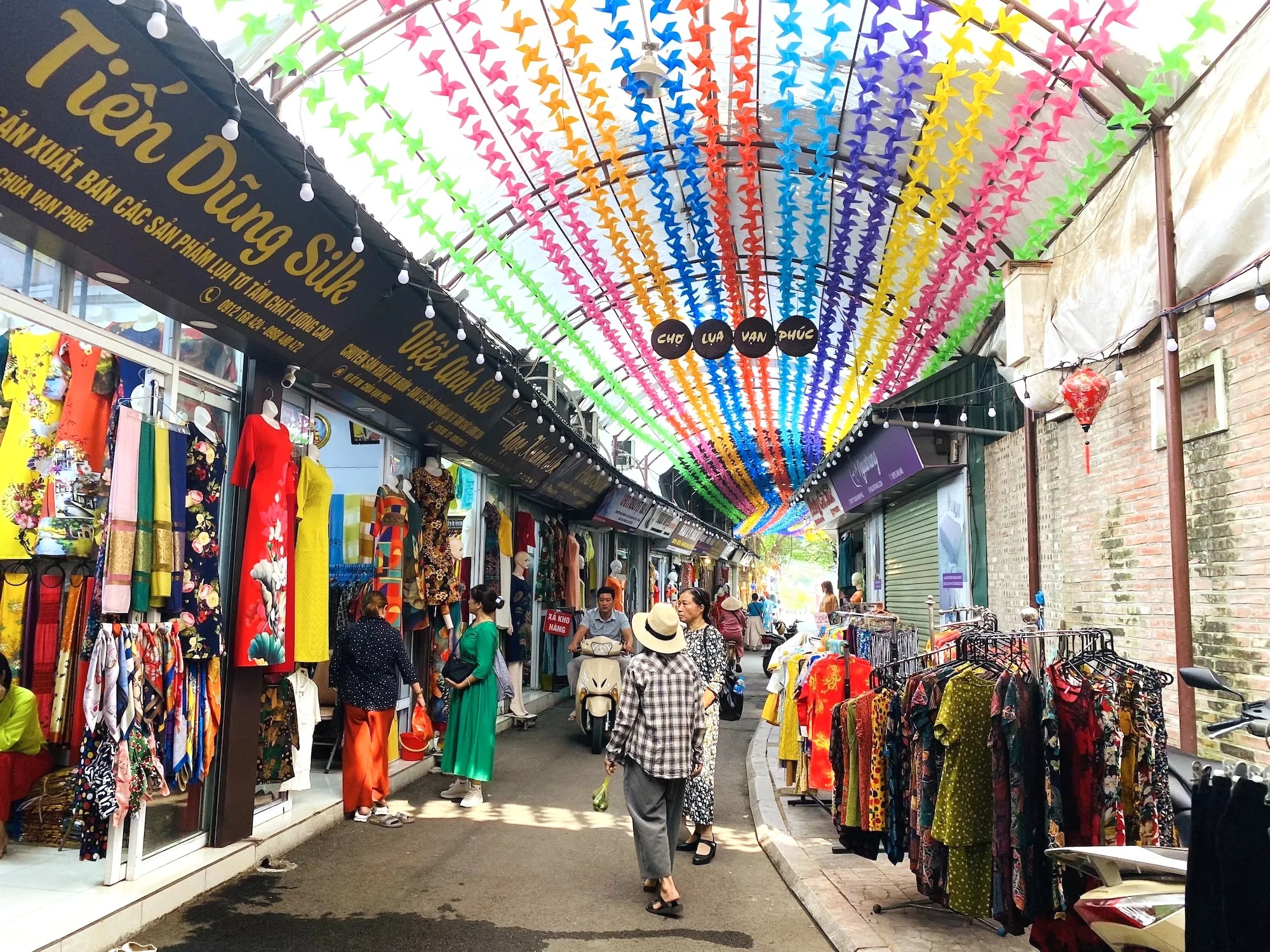 Làng lụa Vạn Phúc