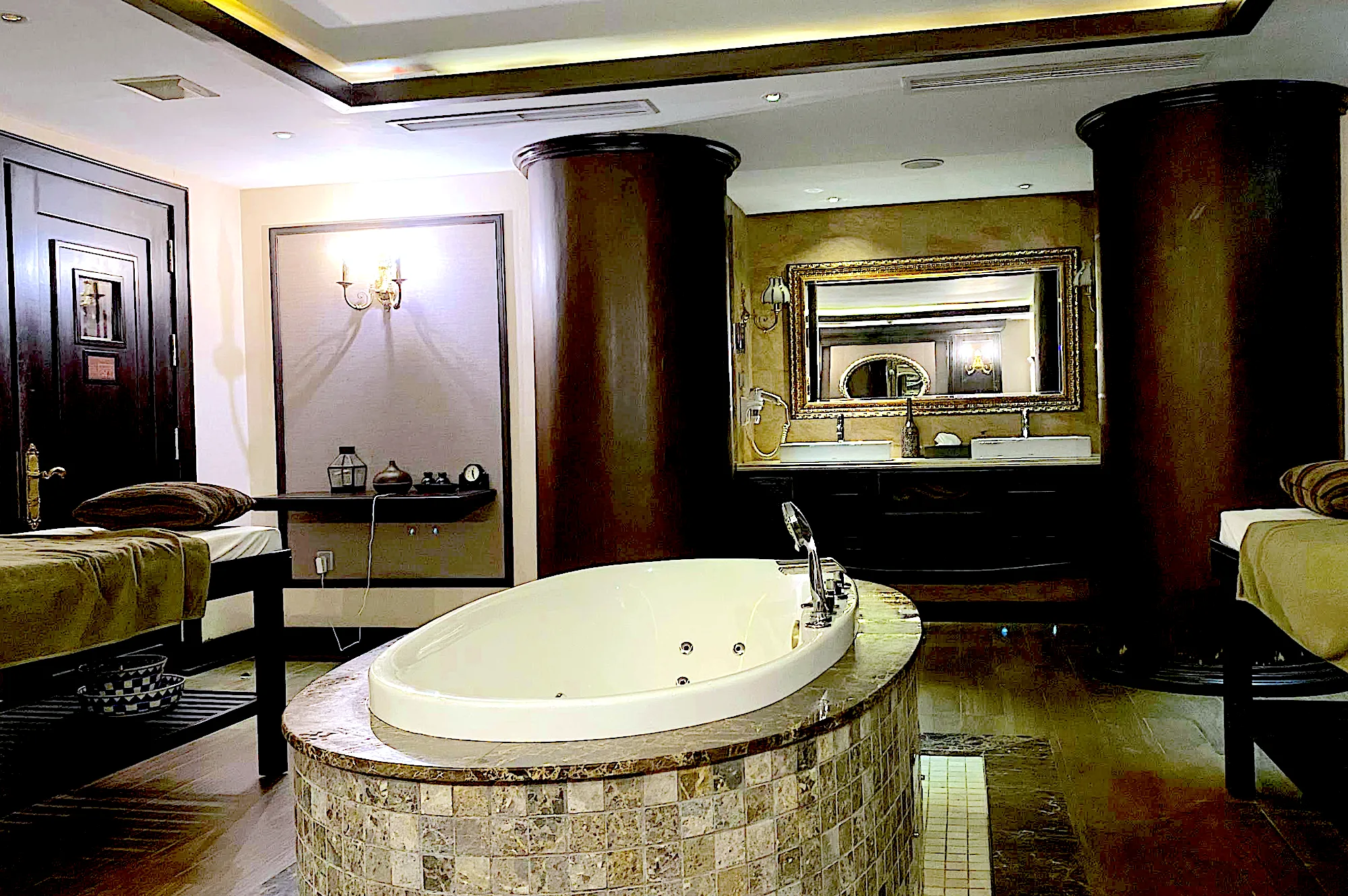 What Are the Best Massage Spots Around Halong Plaza Hotel? Relax & Unwind Near Your Stay 11 Le Parfum Spa (Tuan Chau area) — Upscale, romantic spa room