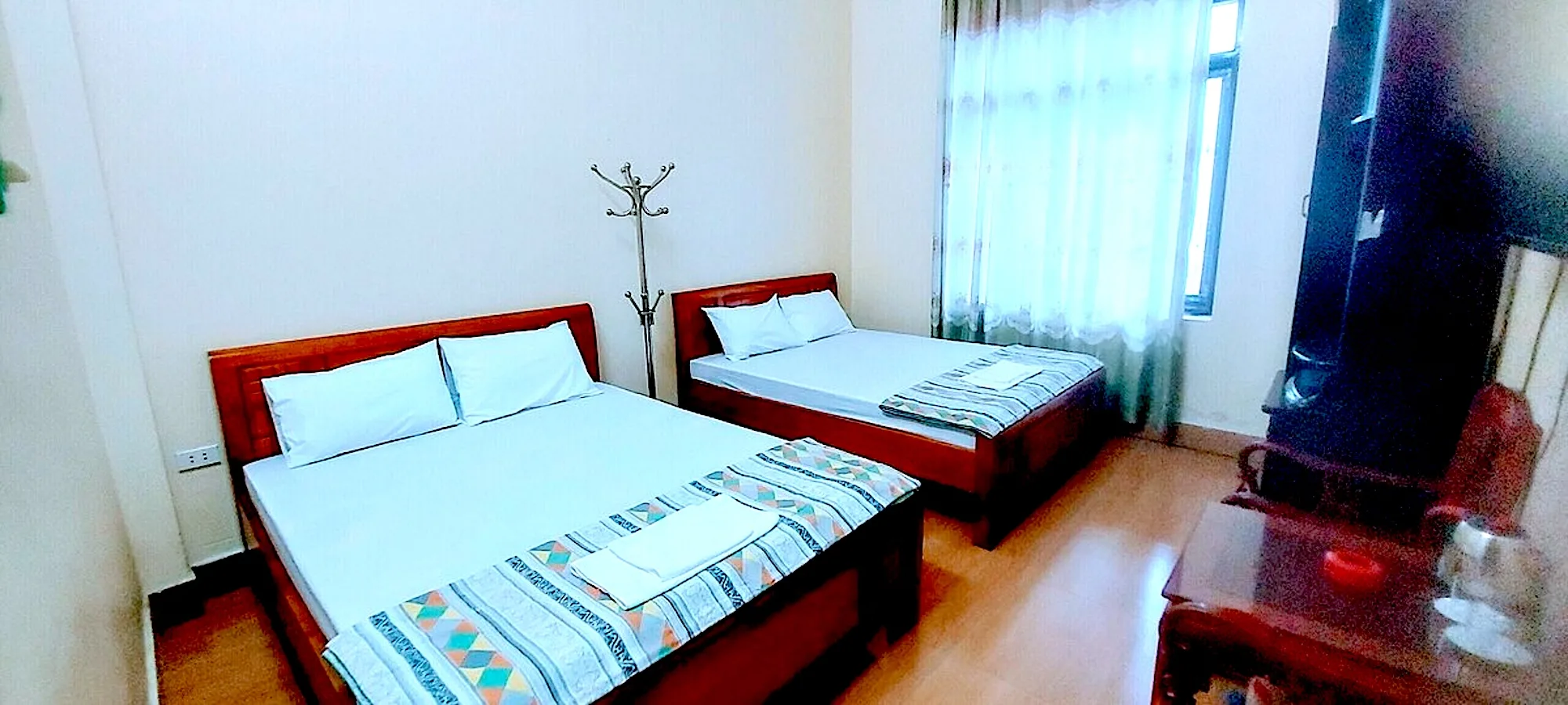 Top 5 Budget Hotels in Halong for Indian Travelers on a One-Day Trip 7 Linh Dan Hotel twin room.
