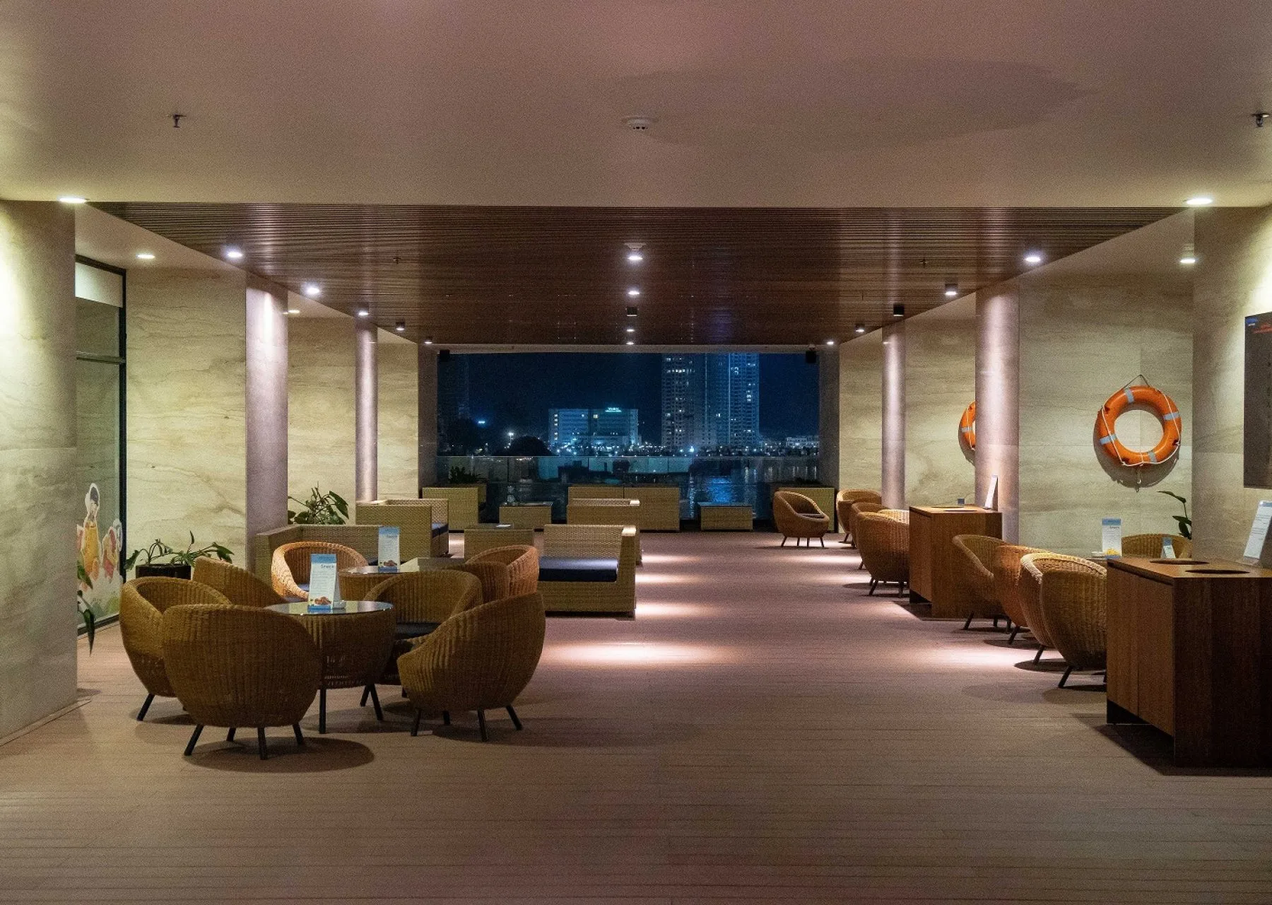 Wyndham Legend Halong Pool Bar