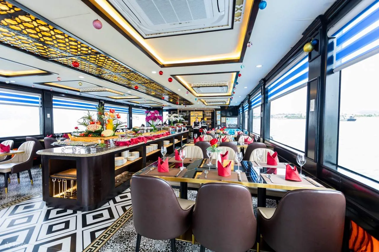 Halong bay Queen Day Cruise restaurant