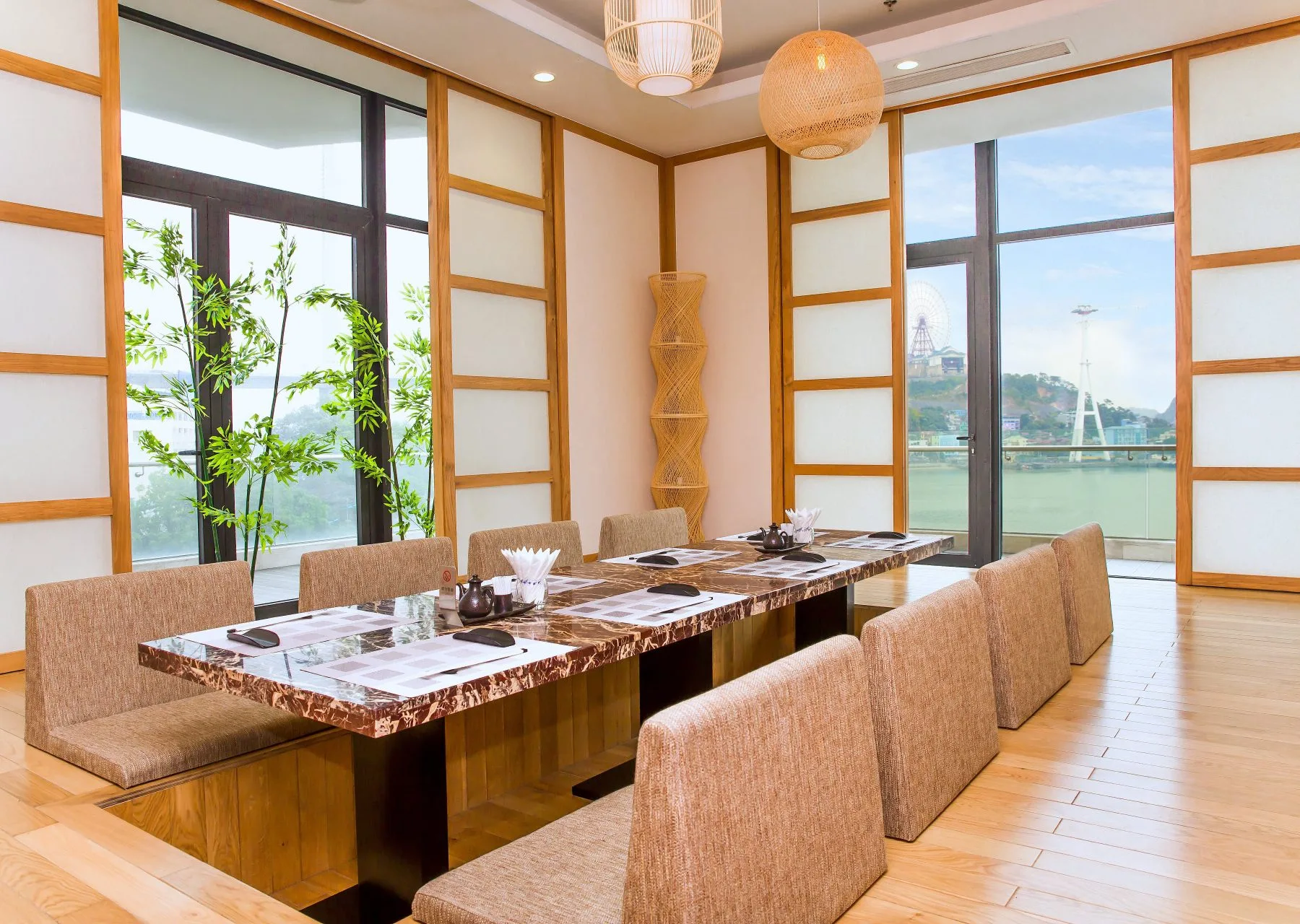 Sakura Restaurant & Pool Bar