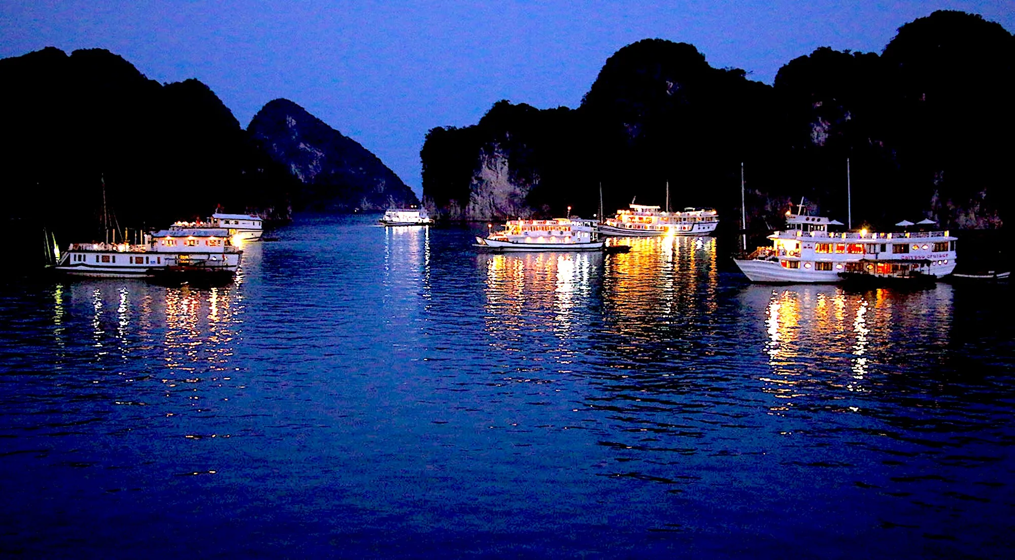 How to Enjoy Going Squid Fishing in Halong Bay — A Magical Night Adventure 2 The Best Time to Go Squid Fishing in Halong