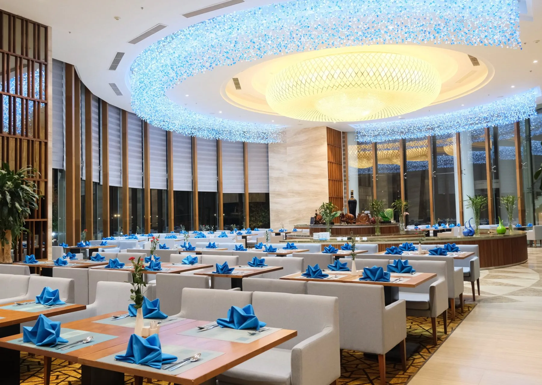 Wyndham Legend Halong Blue Bay restaurant 