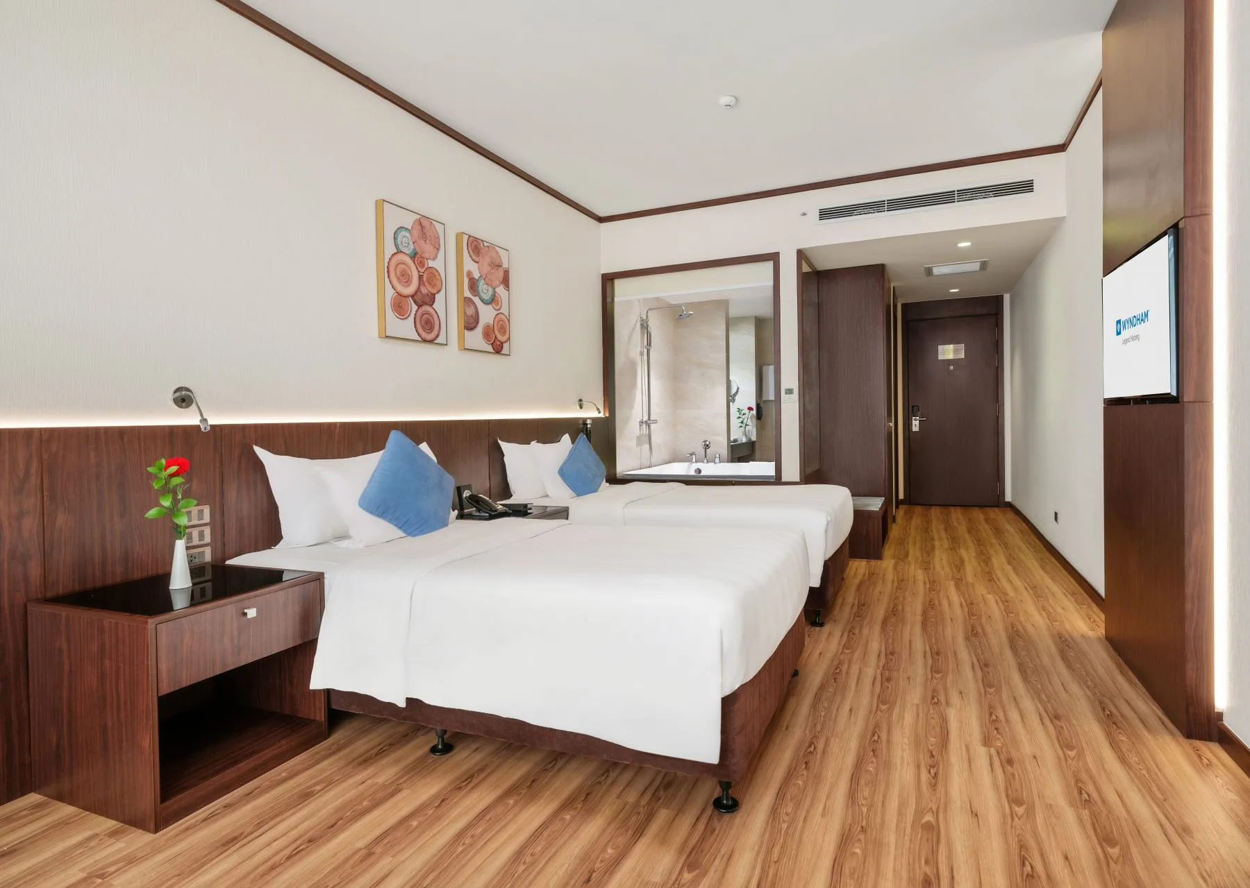 Wyndham Legend Halong room
