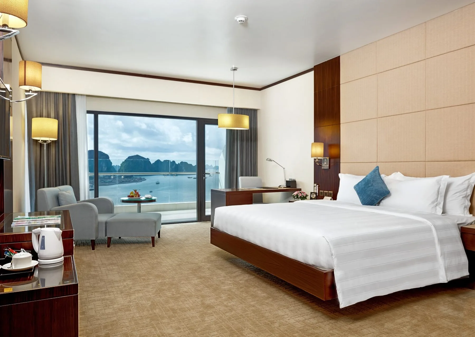Wyndham Legend Halong room