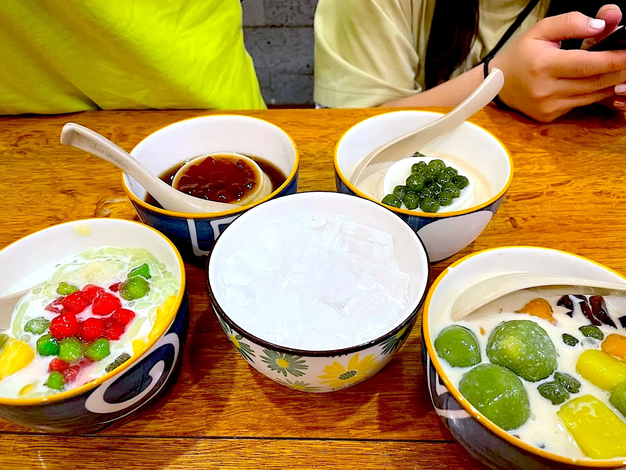 Chè Tình – Số 2 Ngõ 14 Mễ Trì Hạ, P. Mễ Trì, Nam Từ Liêm