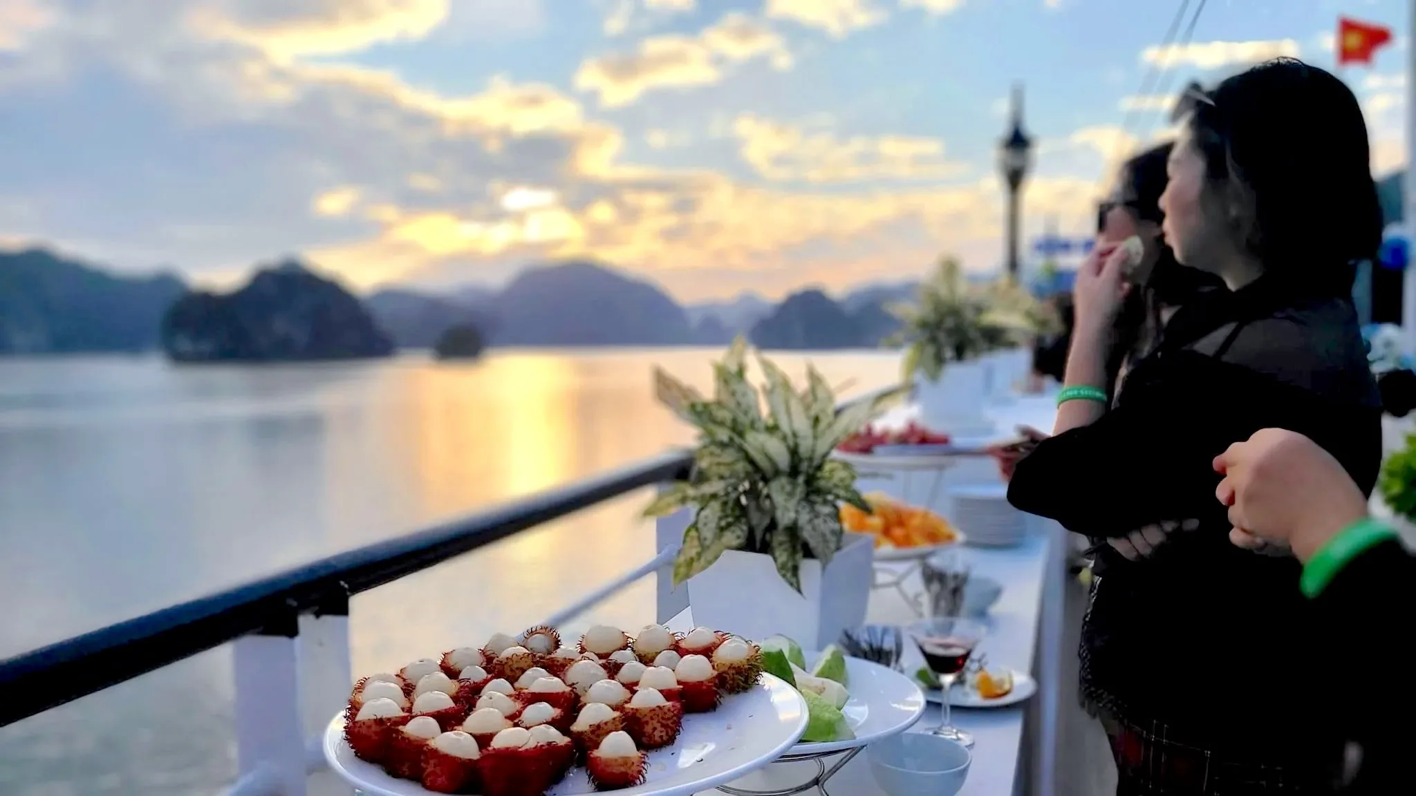 Cocktail for Halong sunset