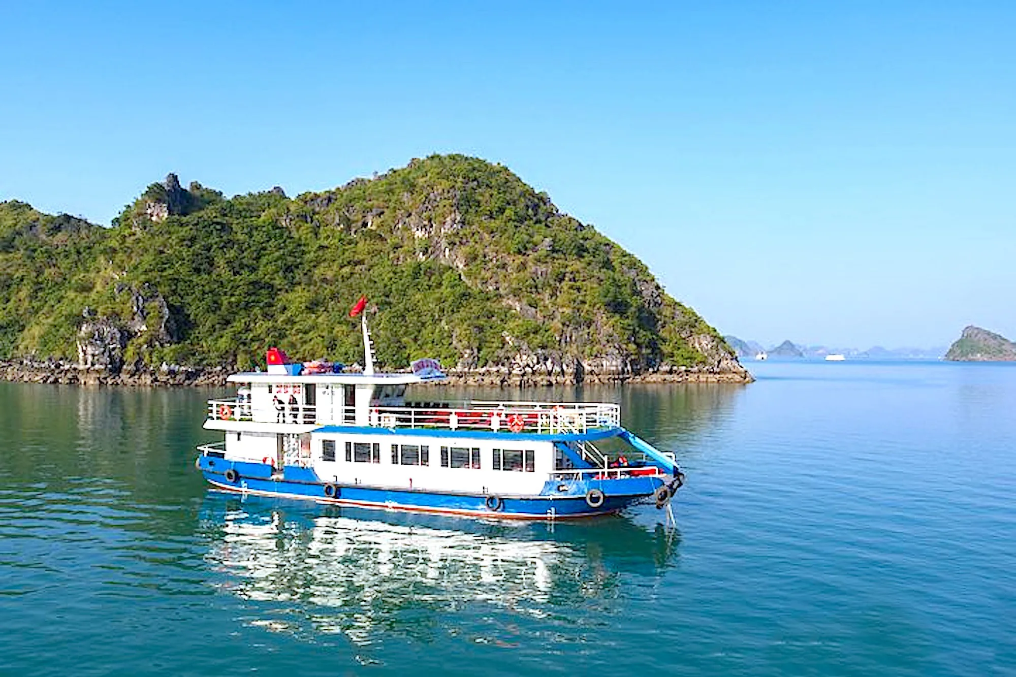 Estella Premium: The Ultimate Halong Bay Day Cruise for Style, Comfort and Luxury 2 Halong Estella Premium day cruise