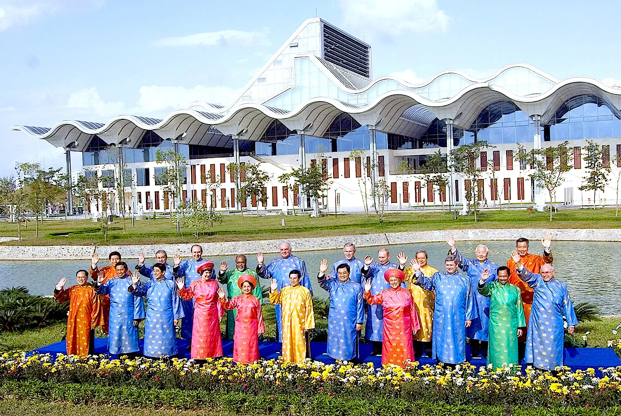 Tốp 5 sự kiện đẳng cấp đã làm nên tên tuổi của Trung Tâm Hội Nghị Quốc Gia 3 Hội nghị APEC 2006 tại Trung Tâm Hội Nghị Quốc Gia