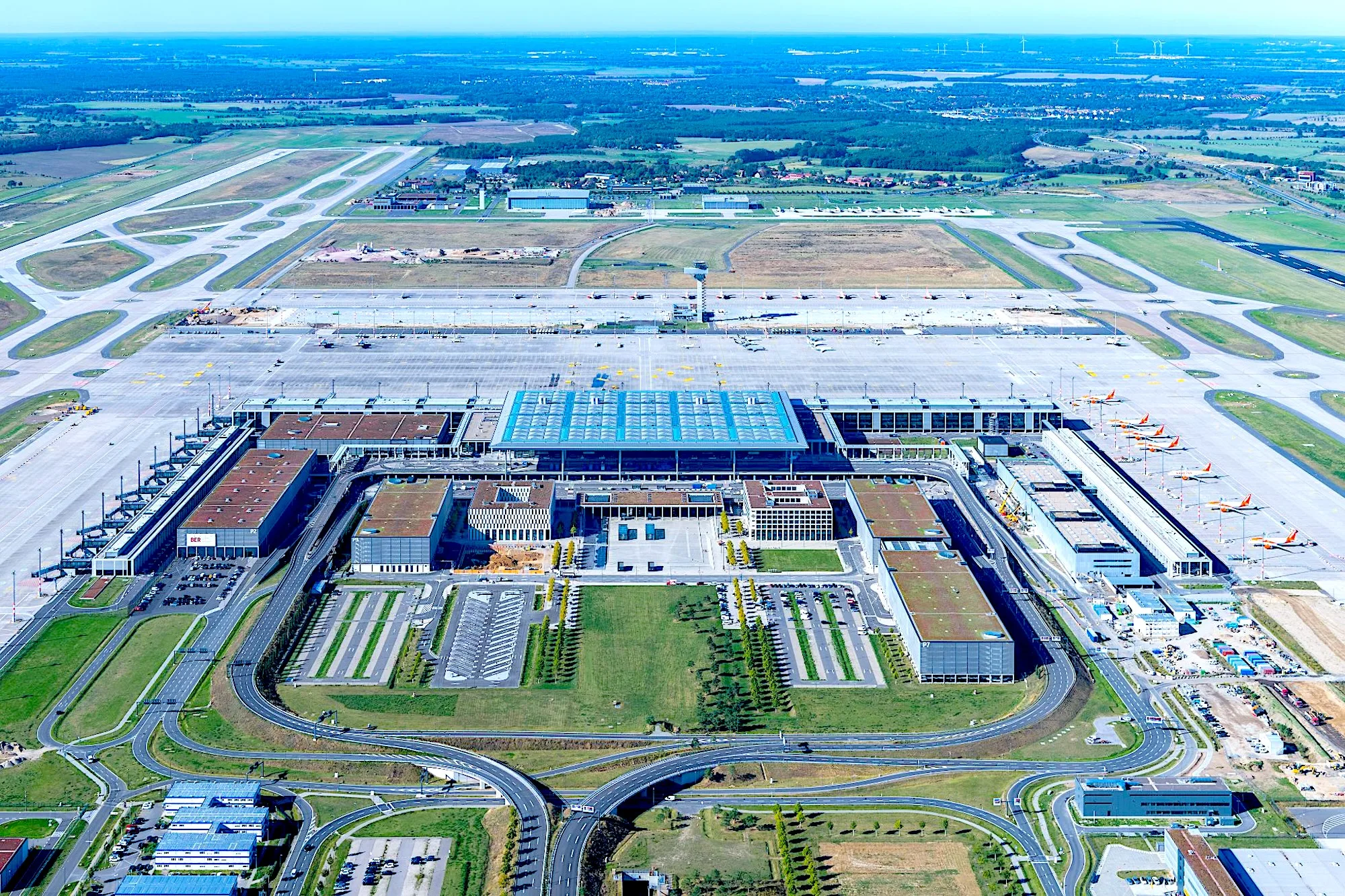 Sân bay Berlin Brandenburg, biểu tượng cho kiến trúc Đức hiện đại