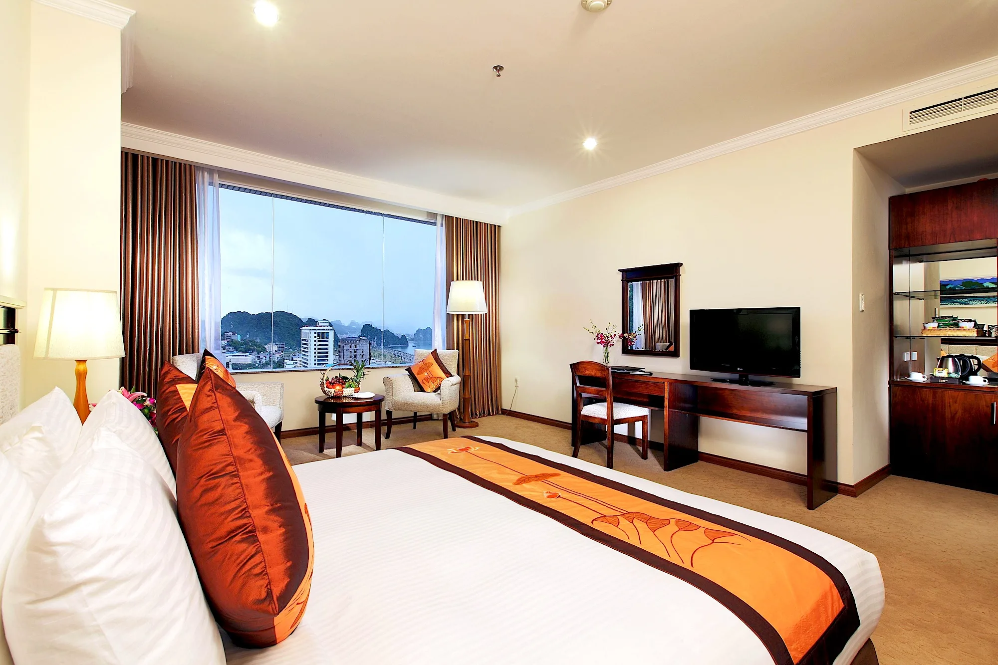 Halong DC Hotel double room window