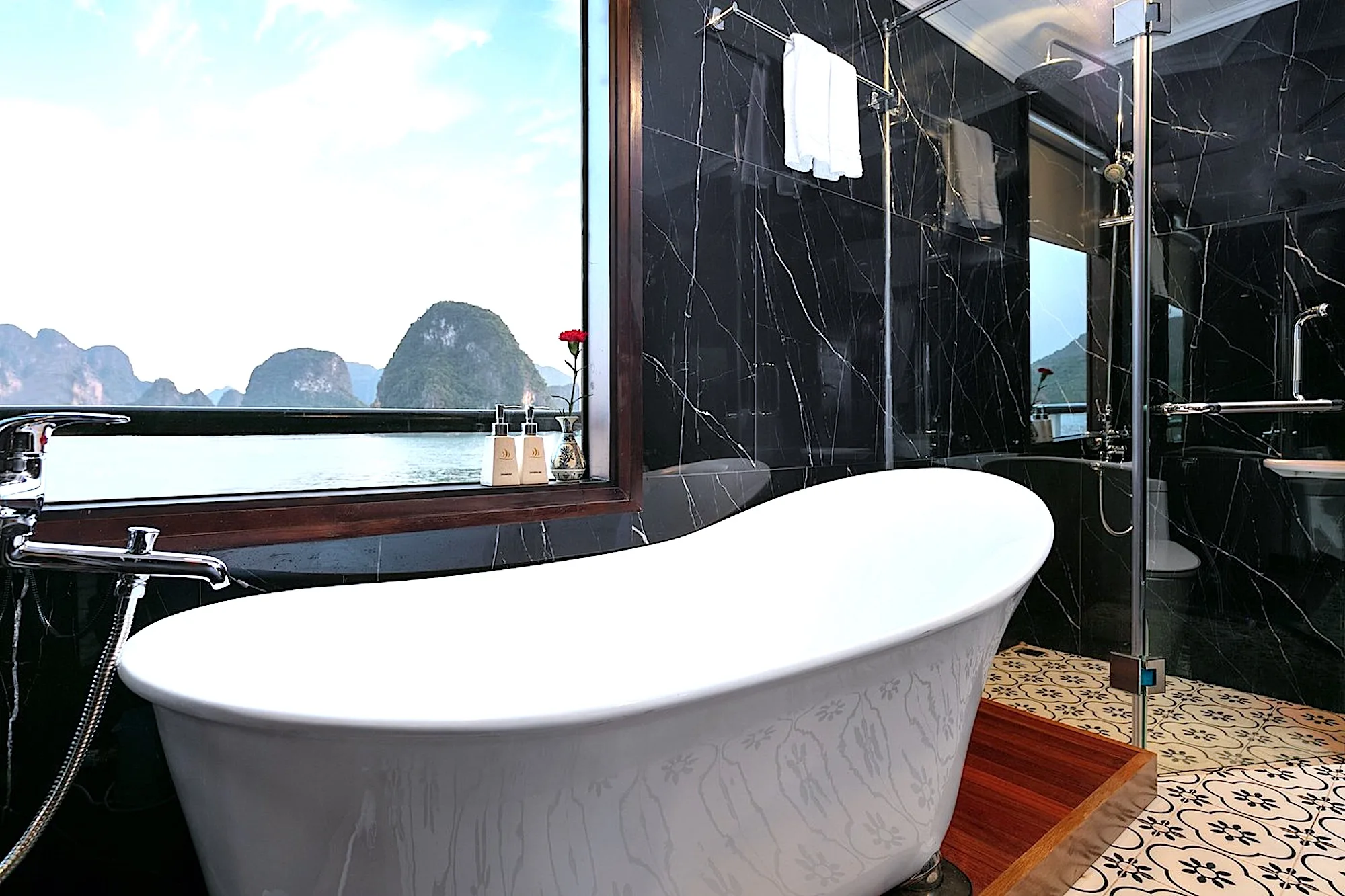 Perfect Two Days, One Night Escape on Pelican Cruise for Indian Travelers 5 Pelican Cruise bathtub